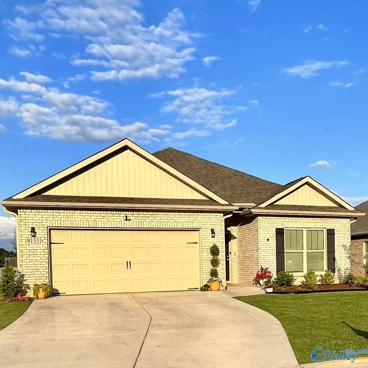 9133 Monteagle Boulevard - Photo 1