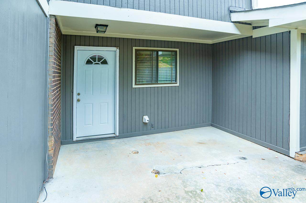 140 Summerview Drive - Photo 1