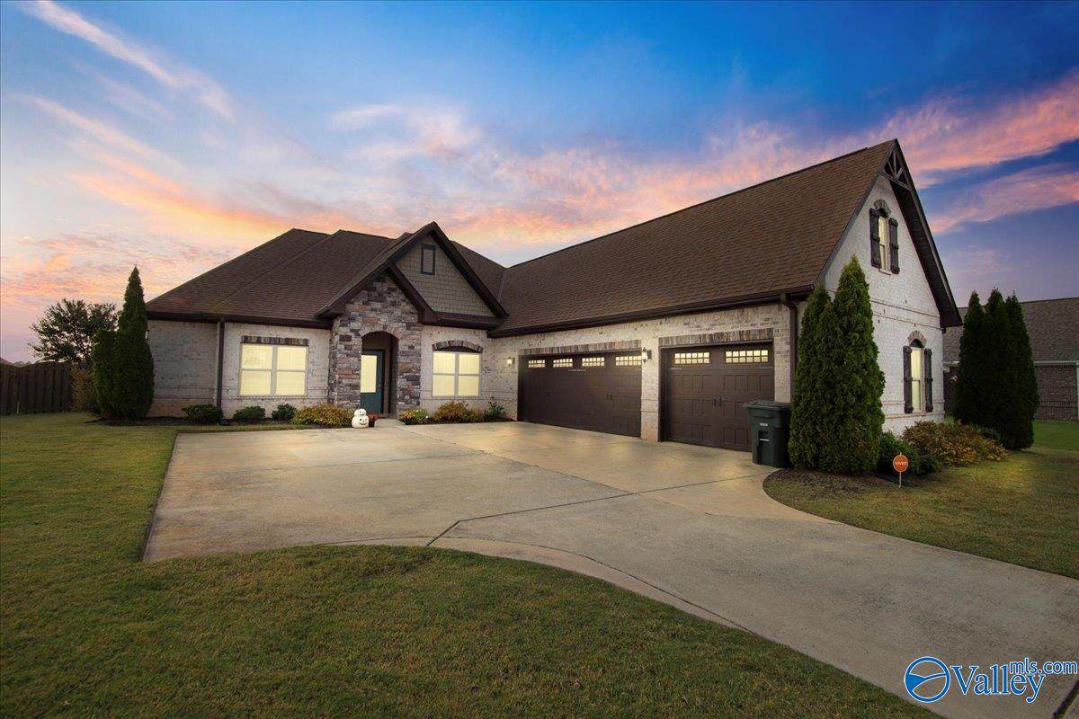 325 Summerglen Road - Photo 1