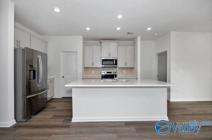 https://bt-photos.global.ssl.fastly.net/nalmls/orig_boomver_1_21908567-2.jpg