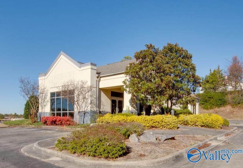 4550 University Drive - Photo 1