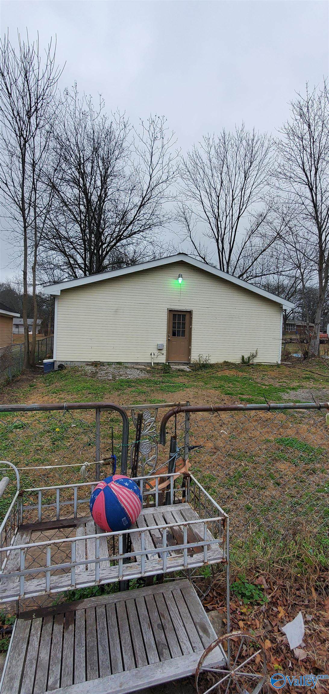 https://bt-photos.global.ssl.fastly.net/nalmls/orig_boomver_1_21909299-2.jpg