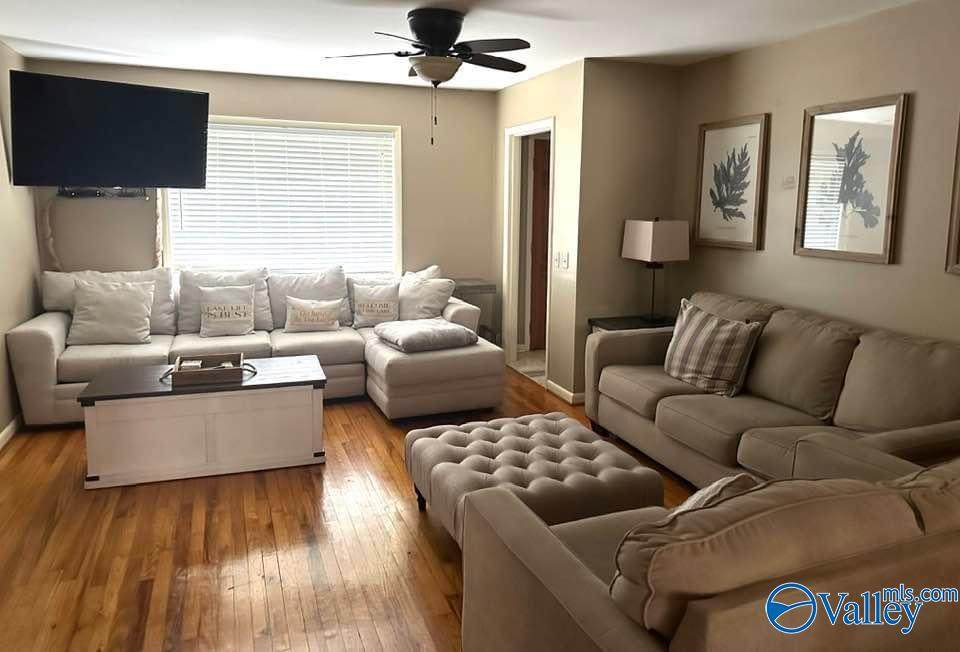 https://bt-photos.global.ssl.fastly.net/nalmls/1280_boomver_1_21909803-2.jpg