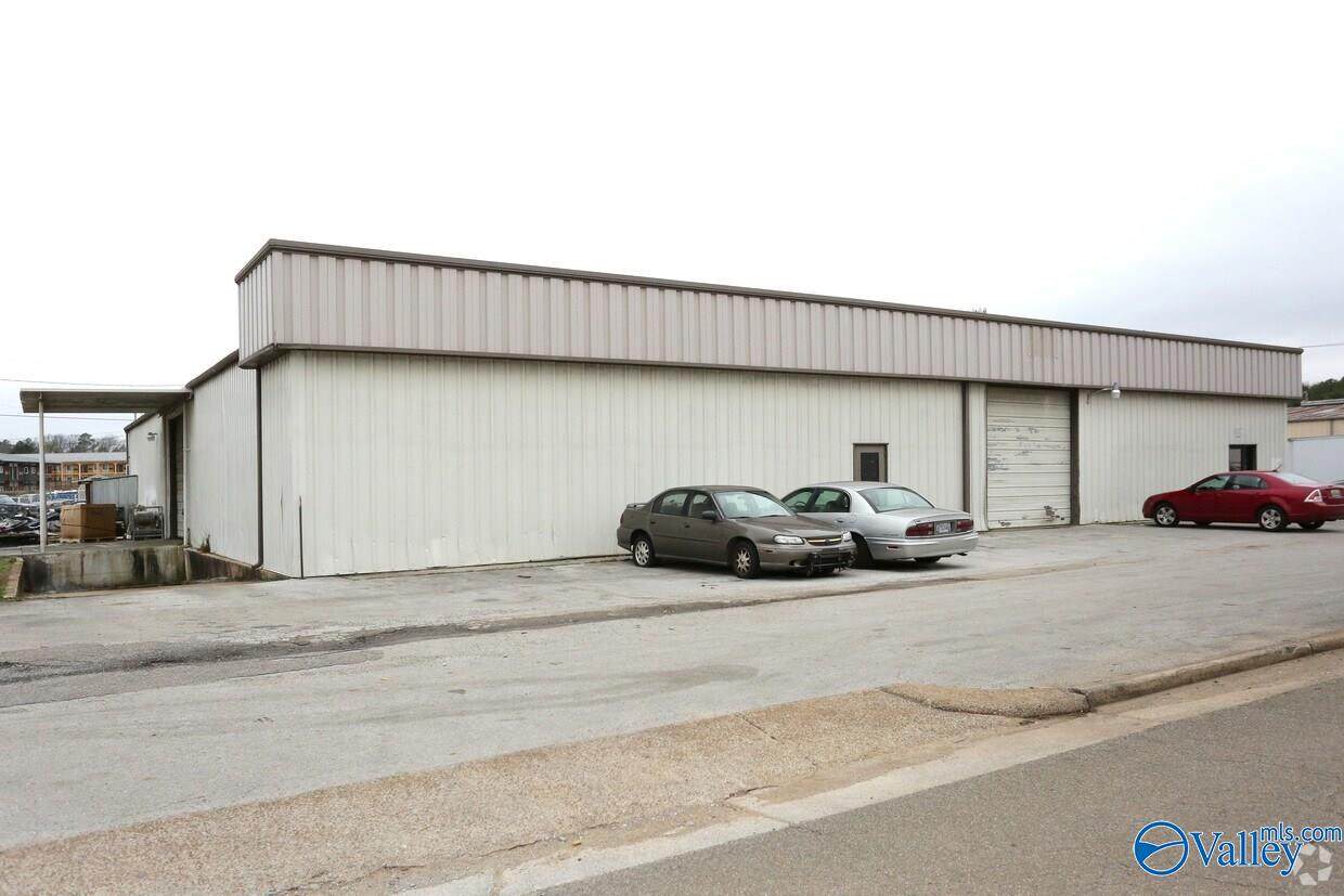 1009 Putman Drive - Photo 1