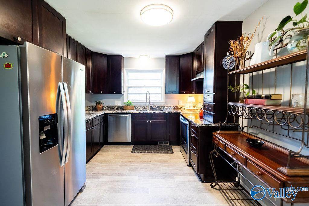 https://bt-photos.global.ssl.fastly.net/nalmls/orig_boomver_1_21915952-2.jpg