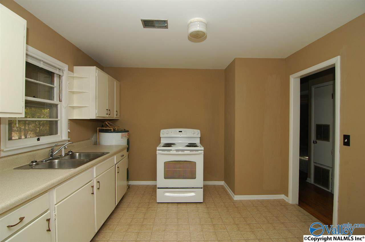 https://bt-photos.global.ssl.fastly.net/nalmls/orig_boomver_1_21916690-2.jpg