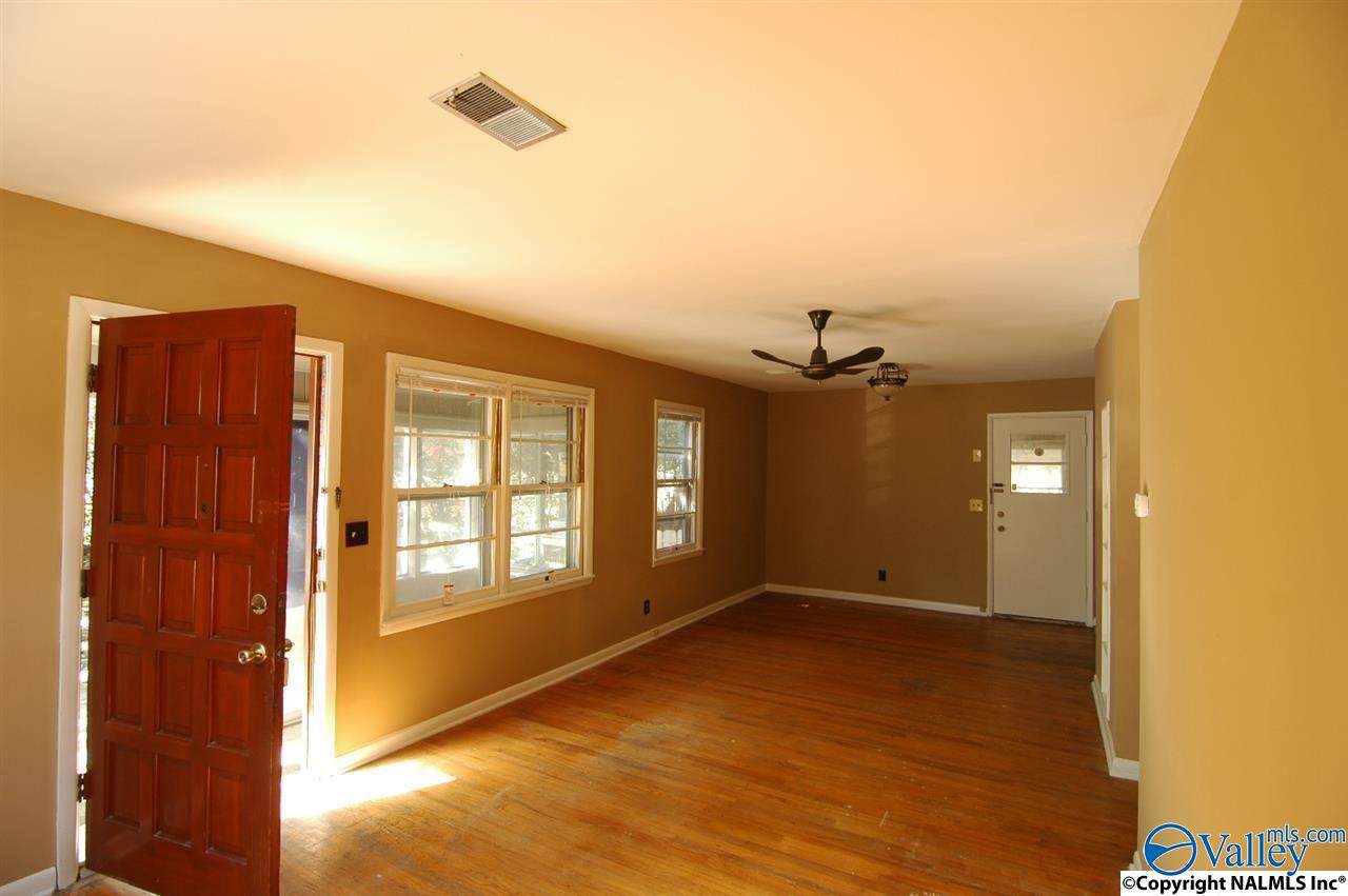 https://bt-photos.global.ssl.fastly.net/nalmls/orig_boomver_1_21916690-2.jpg