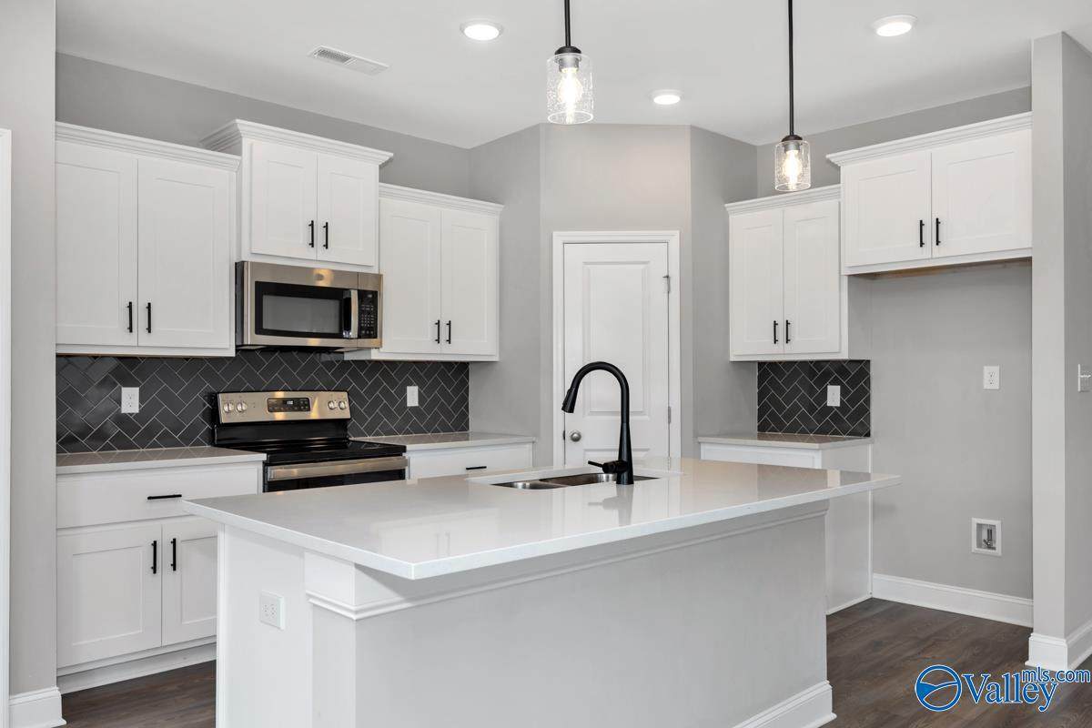 https://bt-photos.global.ssl.fastly.net/nalmls/1280_boomver_1_21917330-2.jpg