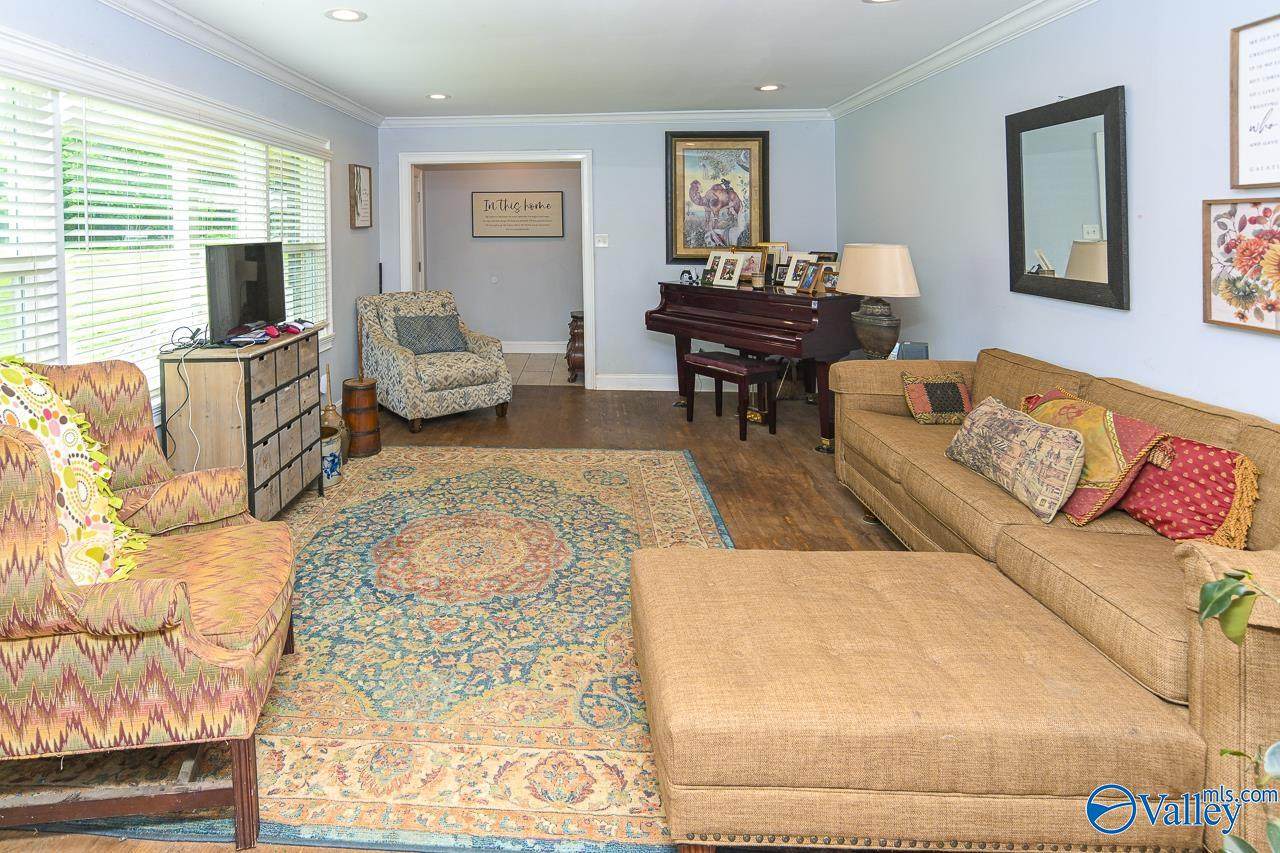 https://bt-photos.global.ssl.fastly.net/nalmls/orig_boomver_1_21918220-2.jpg
