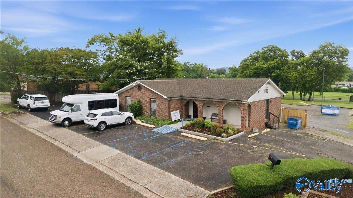 1002 Oakwood Avenue - Photo 1