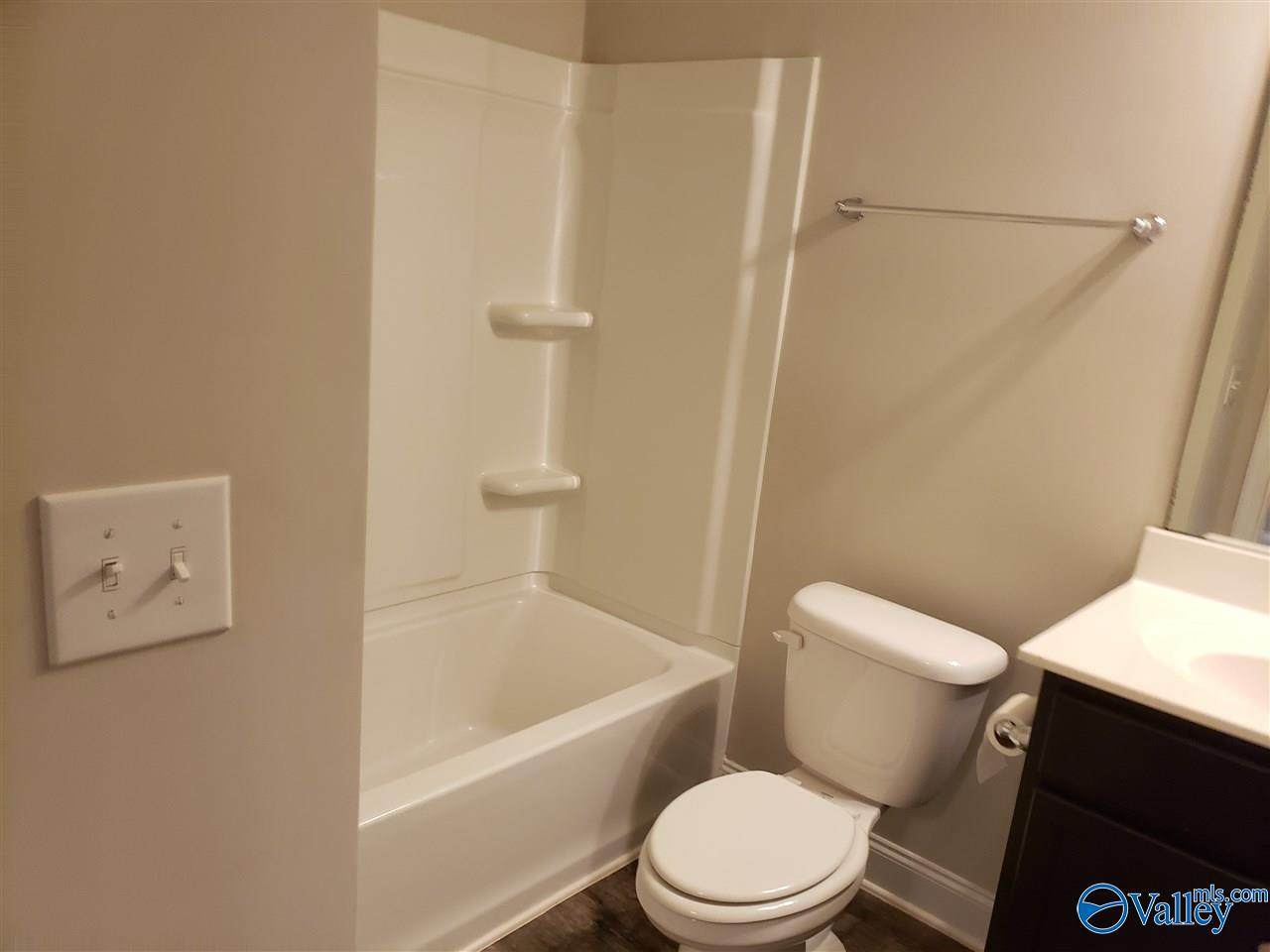 https://bt-photos.global.ssl.fastly.net/nalmls/orig_boomver_1_21920375-2.jpg