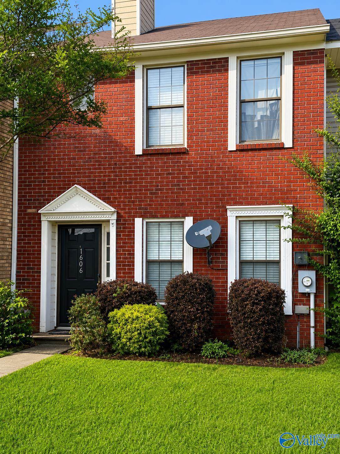 1606 Brookline Avenue - Photo 1