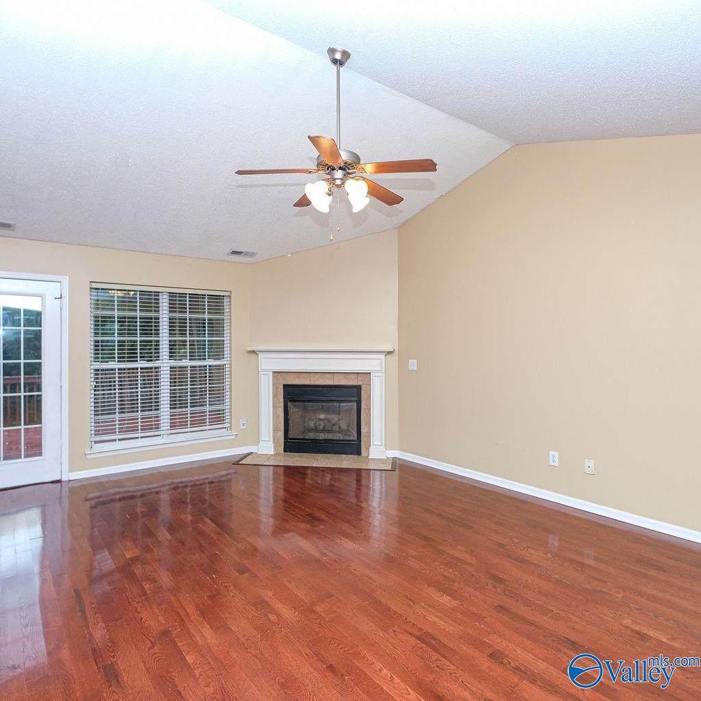 https://bt-photos.global.ssl.fastly.net/nalmls/orig_boomver_1_21923045-2.jpg