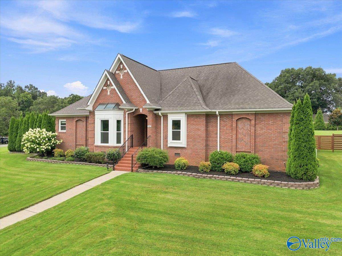 100 Ce Lee Circle - Photo 1