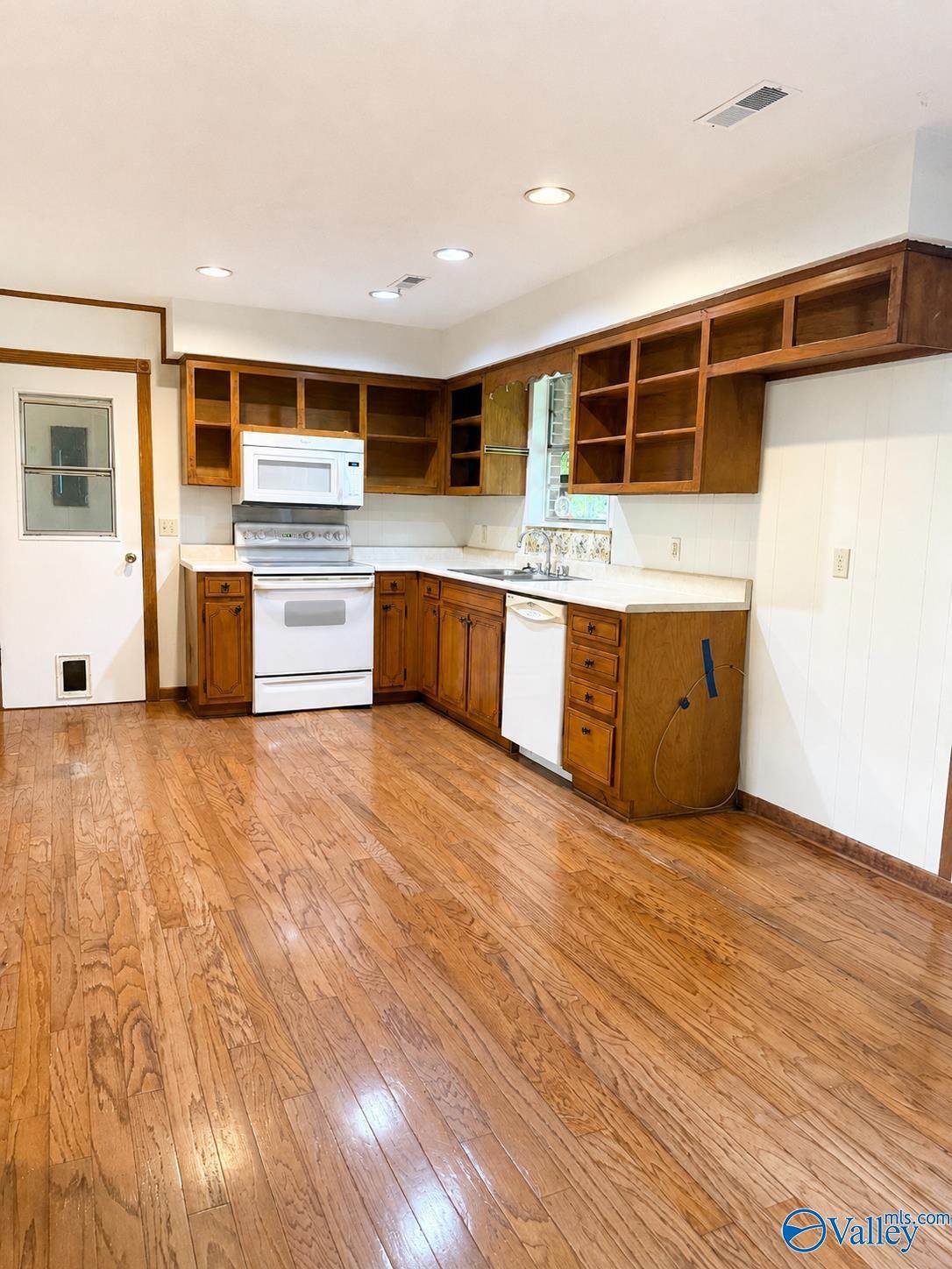 https://bt-photos.global.ssl.fastly.net/nalmls/orig_boomver_1_21925713-2.jpg