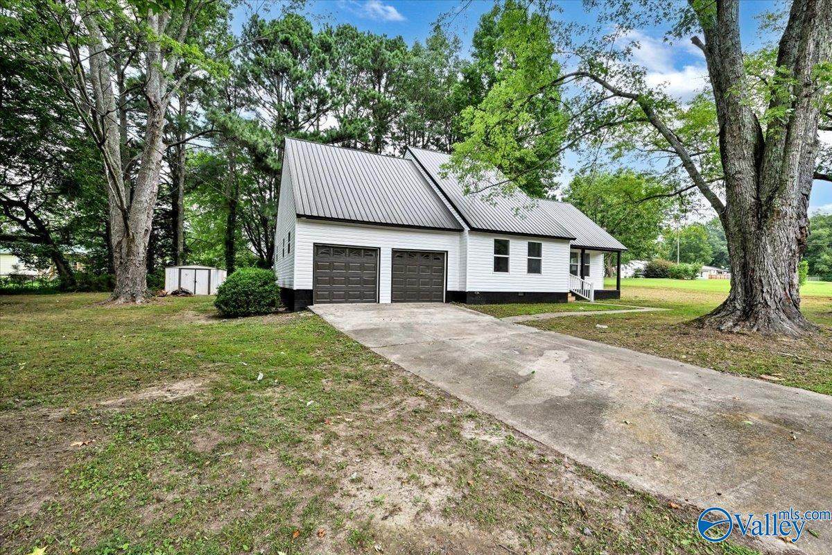 1302 Country Club Circle - Photo 1