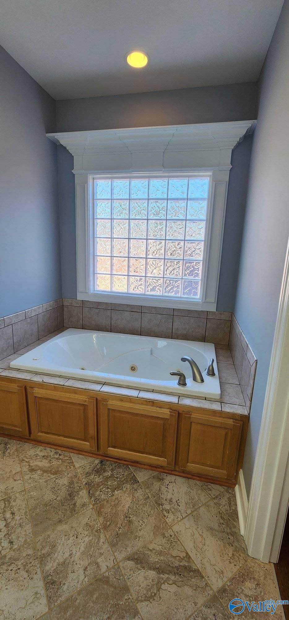 https://bt-photos.global.ssl.fastly.net/nalmls/orig_boomver_1_21926590-2.jpg