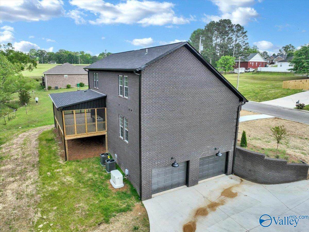 https://bt-photos.global.ssl.fastly.net/nalmls/orig_boomver_1_21927604-2.jpg