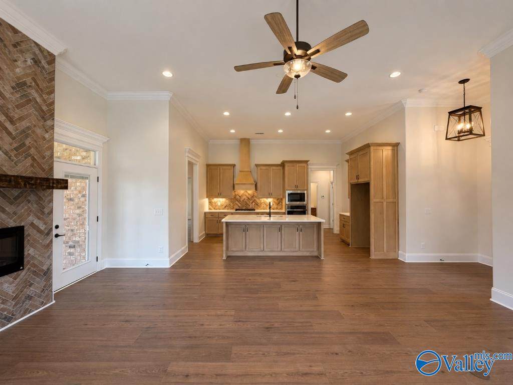 https://bt-photos.global.ssl.fastly.net/nalmls/orig_boomver_1_21928182-2.jpg