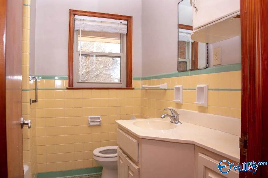https://bt-photos.global.ssl.fastly.net/nalmls/orig_boomver_1_21928910-2.jpg