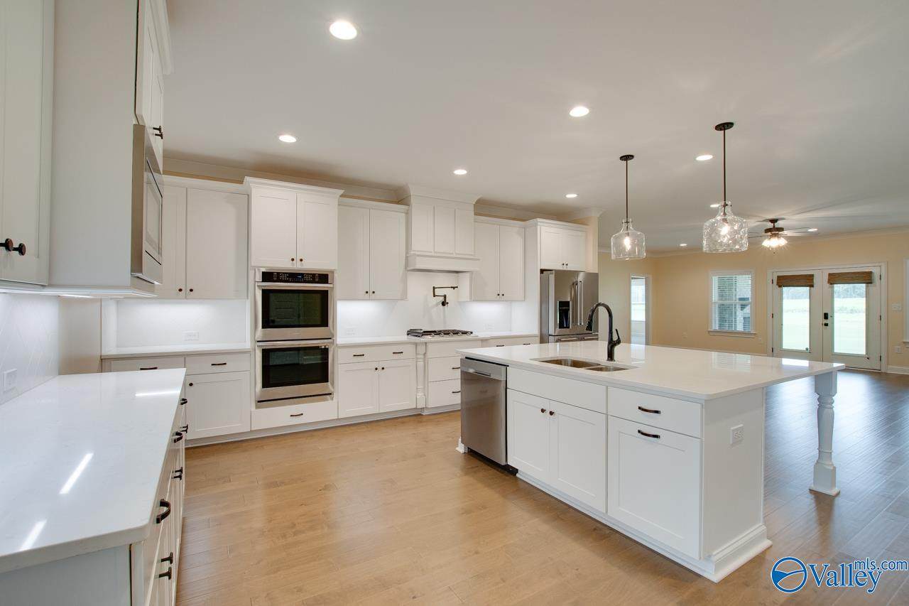 https://bt-photos.global.ssl.fastly.net/nalmls/orig_boomver_1_21930617-2.jpg