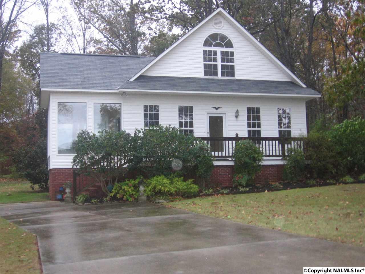 233 Riverbend Circle - Photo 1