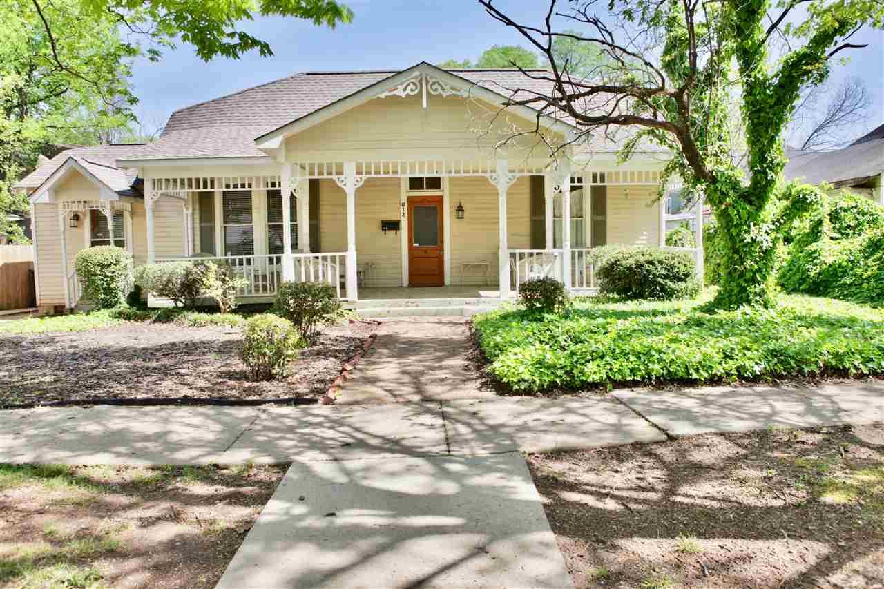 812 Line Street - Photo 1