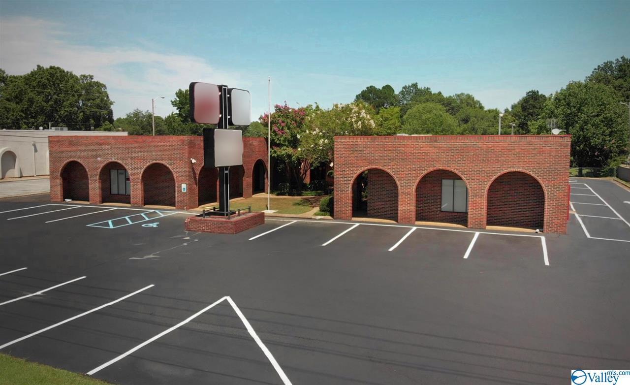 2046 Beltline Road - Photo 1