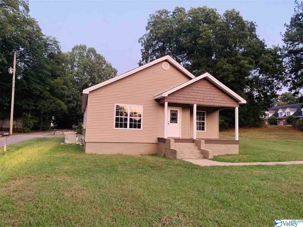 211 Kyle Street - Photo 1