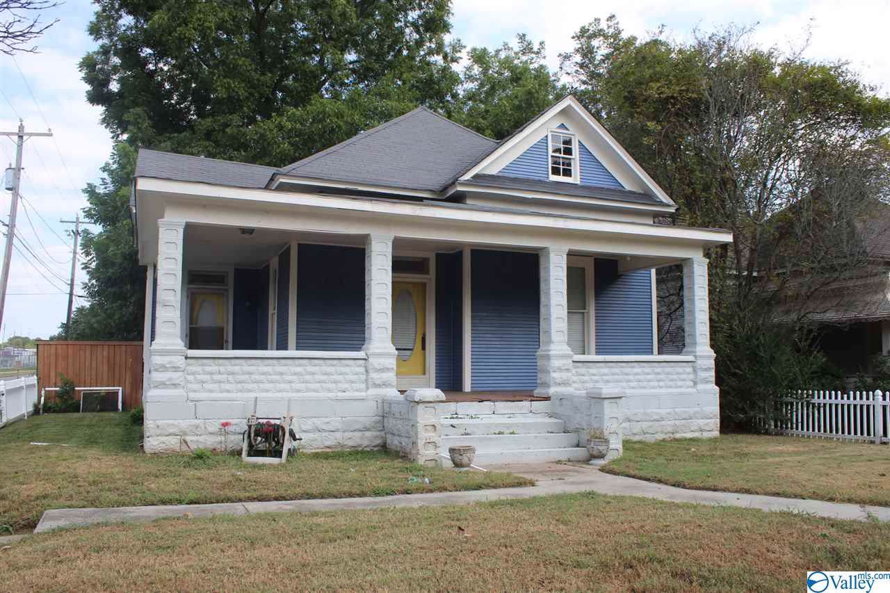 1102 10TH AVE SE - Photo 1