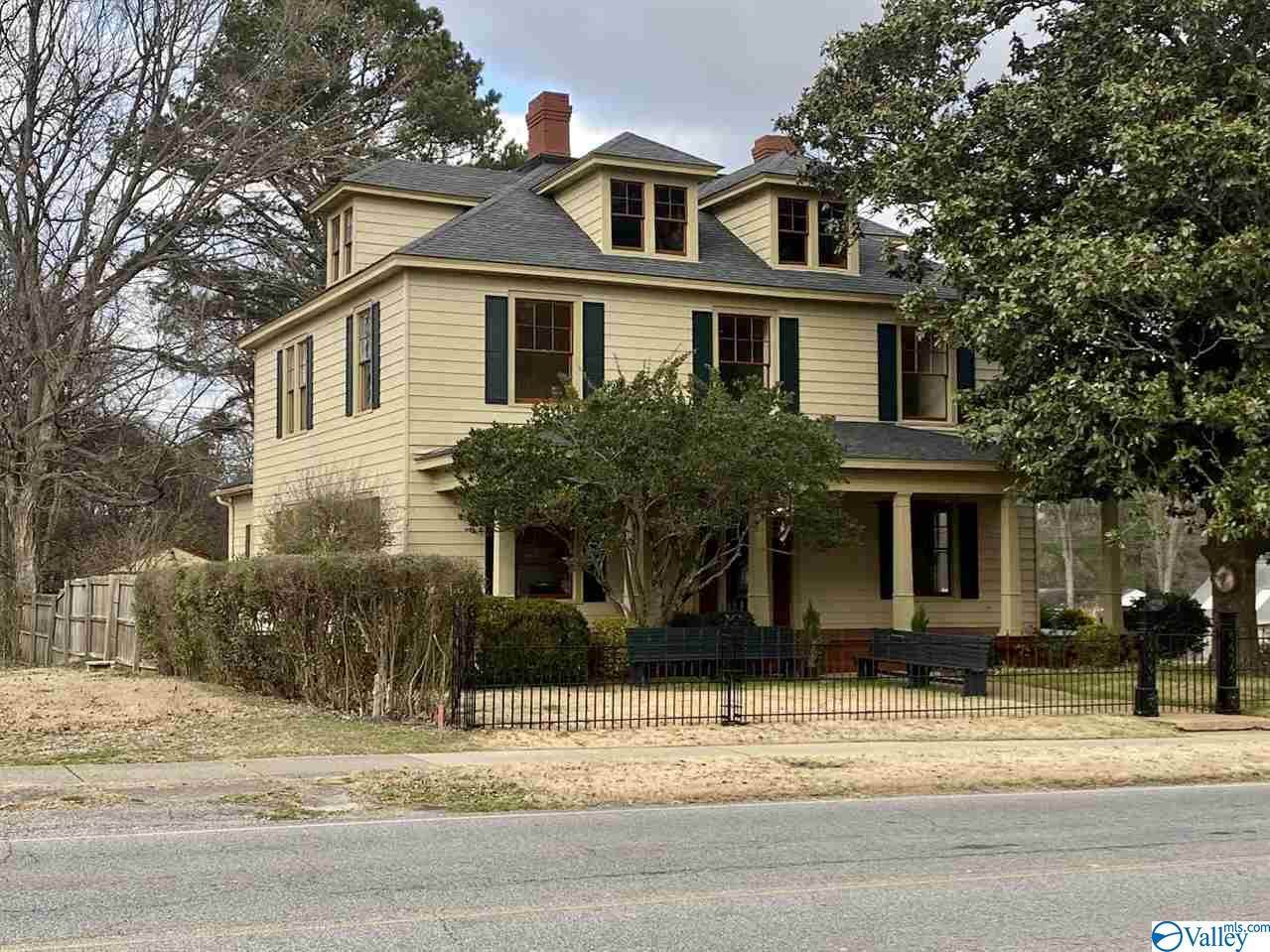 209 East Pryor Street - Photo 1