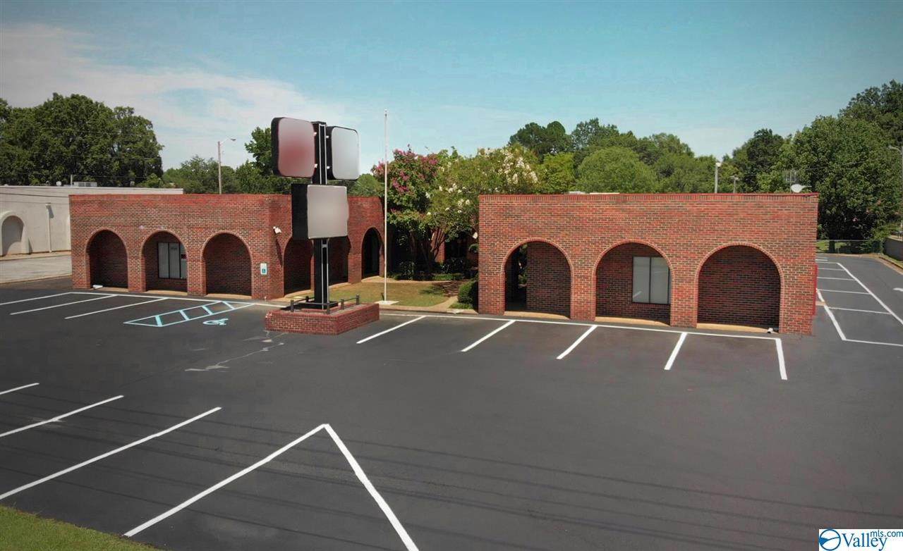 2046 Beltline Road - Photo 1