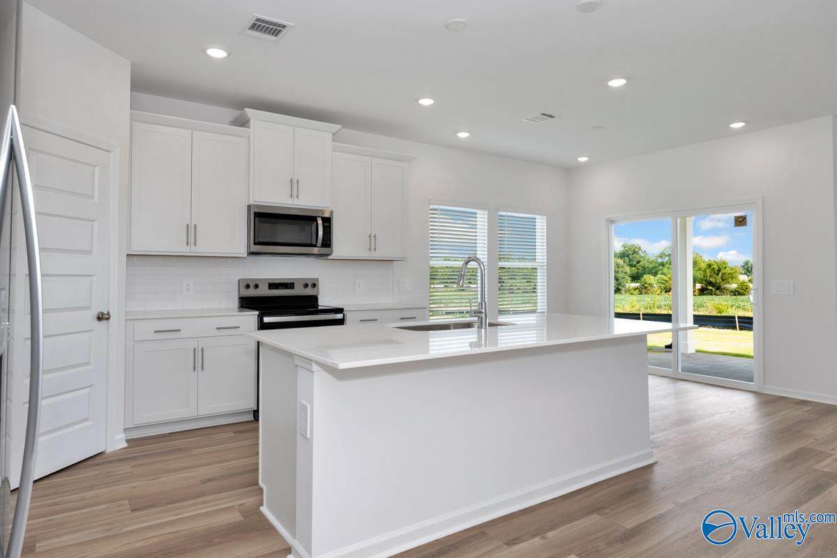 https://bt-photos.global.ssl.fastly.net/nalmls/orig_boomver_1_21929118-2.jpg