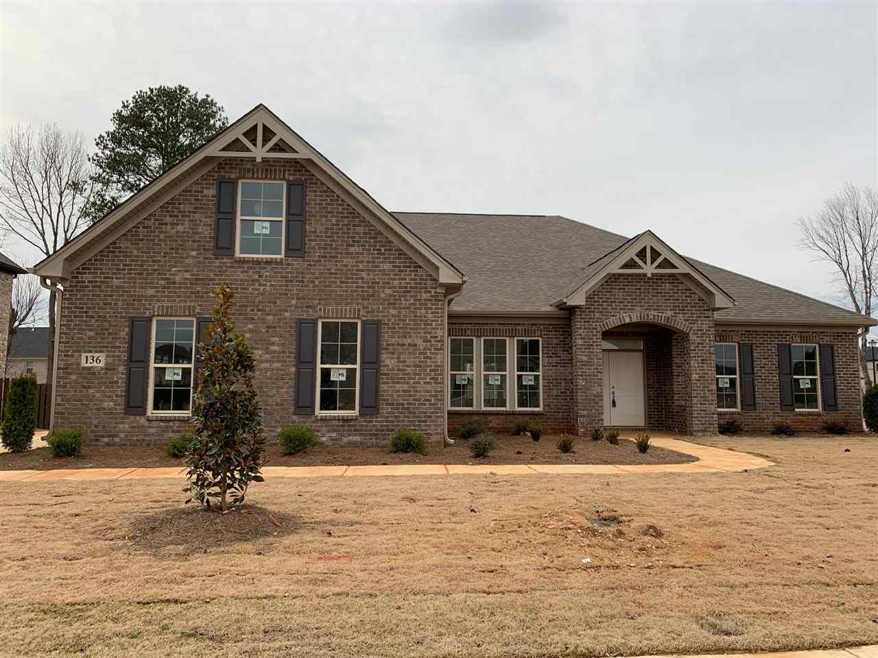 136 Kelso Boulevard - Photo 1