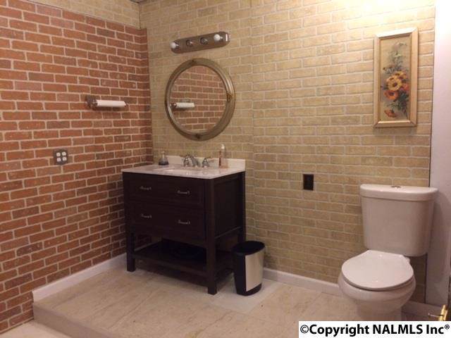 302 Kentucky Ave - Photo 1