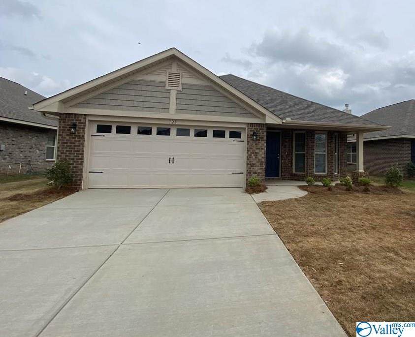 124 Ardsley Drive - Photo 1