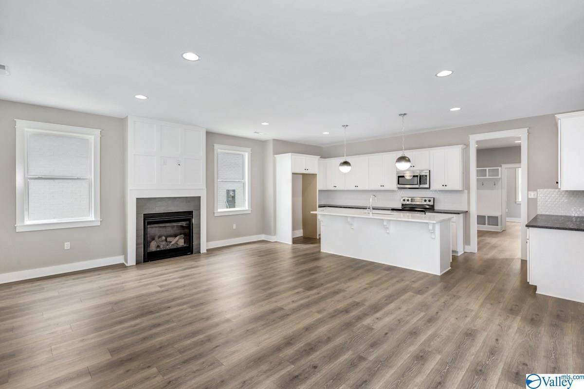 2907 8th Avenue - Photo 1