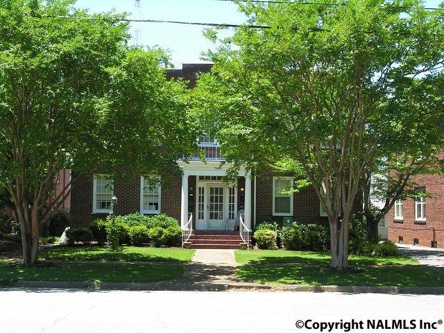 709 Oak Street - Photo 1