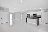 702 Carbon St - Photo 3