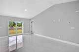 702 Carbon St - Photo 4
