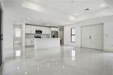 739 Fullerton Ave - Photo 15