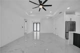 1003 Elgin St - Photo 10