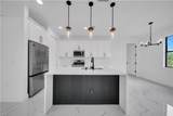 1003 Elgin St - Photo 8