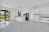 748 Colyer St - Photo 2