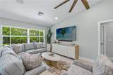 2016 Sheffield Ave - Photo 3