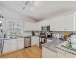 2810 Lakeview Dr - Photo 4