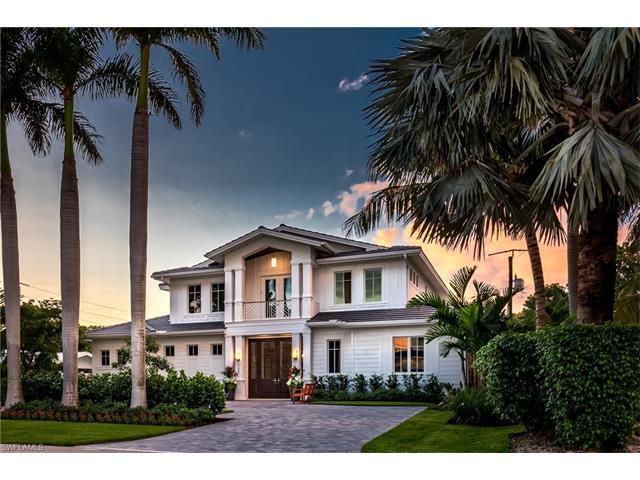 725 6th Ave - Photo 1