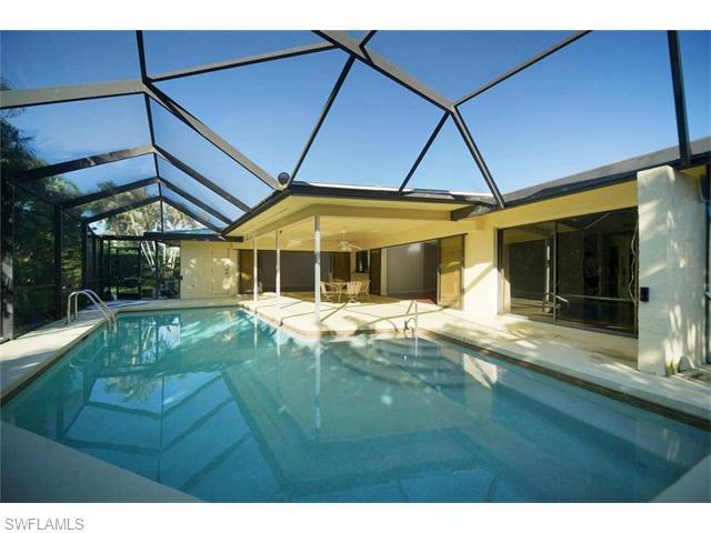 590 Neapolitan Way, Naples, FL 34103 (#215070915) :: Homes and Land Brokers, Inc