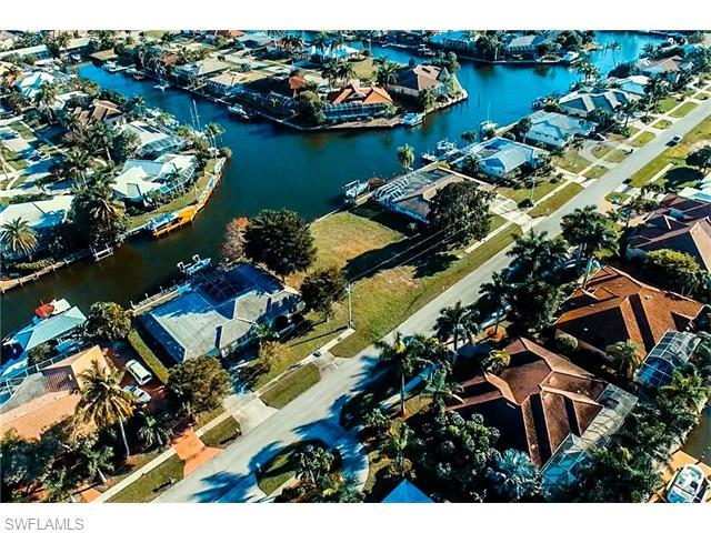 1771 Wavecrest Ct, Marco Island, FL 34145 (#216009226) :: Homes and Land Brokers, Inc