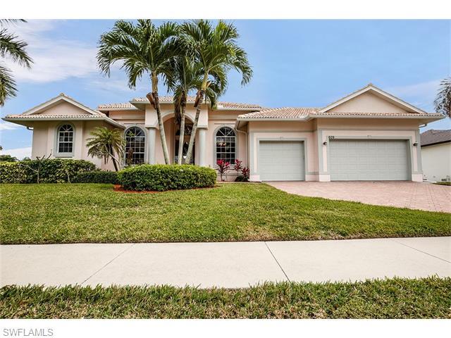 609 Crescent St, Marco Island, FL 34145 (#216013204) :: Homes and Land Brokers, Inc